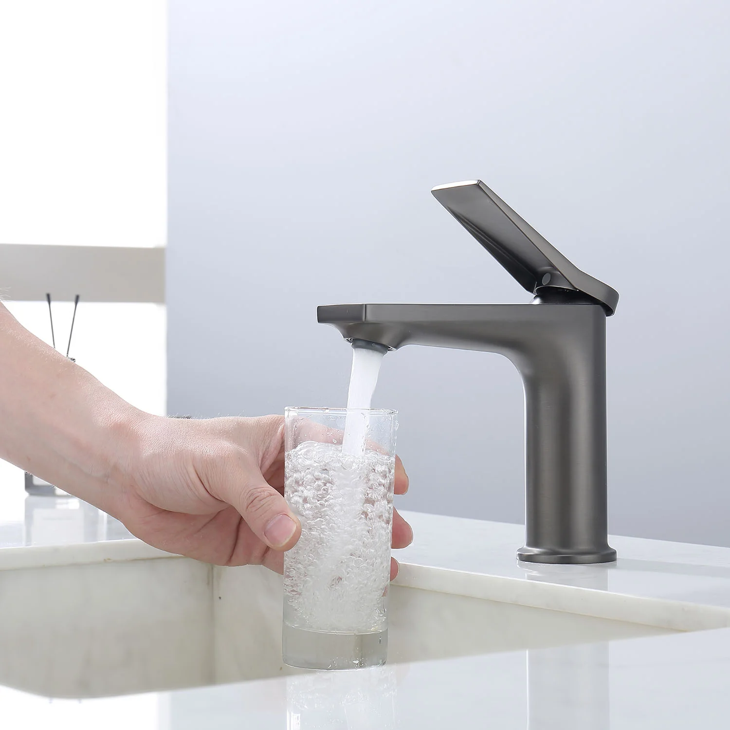 Gray Single Hole Single Handle Bathroom Faucet, Zinc Material & Chrome Finish - Image 4